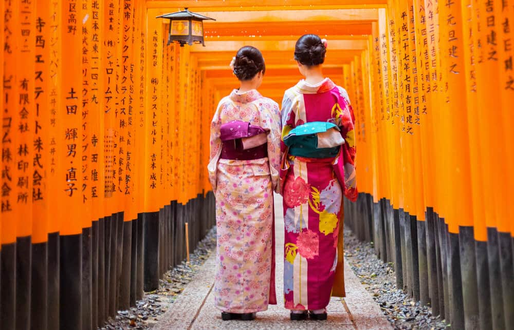 Oogst Japonais collecties. Ladies in kimono in Kyoto. Inspiratie voor de Japonais collectie Oogst Amsterdam