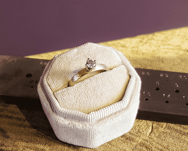 Rose gold engagement ring Rhythm with a 0,23 ct diamond. Oogst goldsmith Amsterdam.