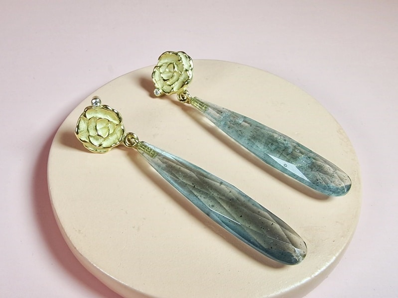 Blog over geboortestenen. Dierenriemstenen en maandstenen. Handgemaakte sieraden met geboortestenen uit het Oogst atelier in Amsterdam.
