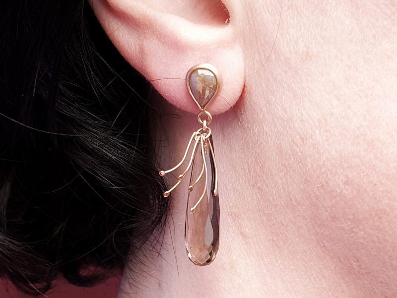 Blog over geboortestenen. Dierenriemstenen en maandstenen. Handgemaakte sieraden met geboortestenen uit het Oogst atelier in Amsterdam.