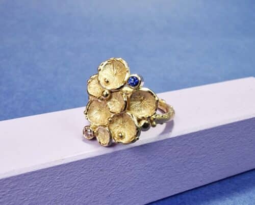 Roségouden ring Zwammen met geboortestenen saffier en diamant. Maatwerk uit het Oogst atelier.