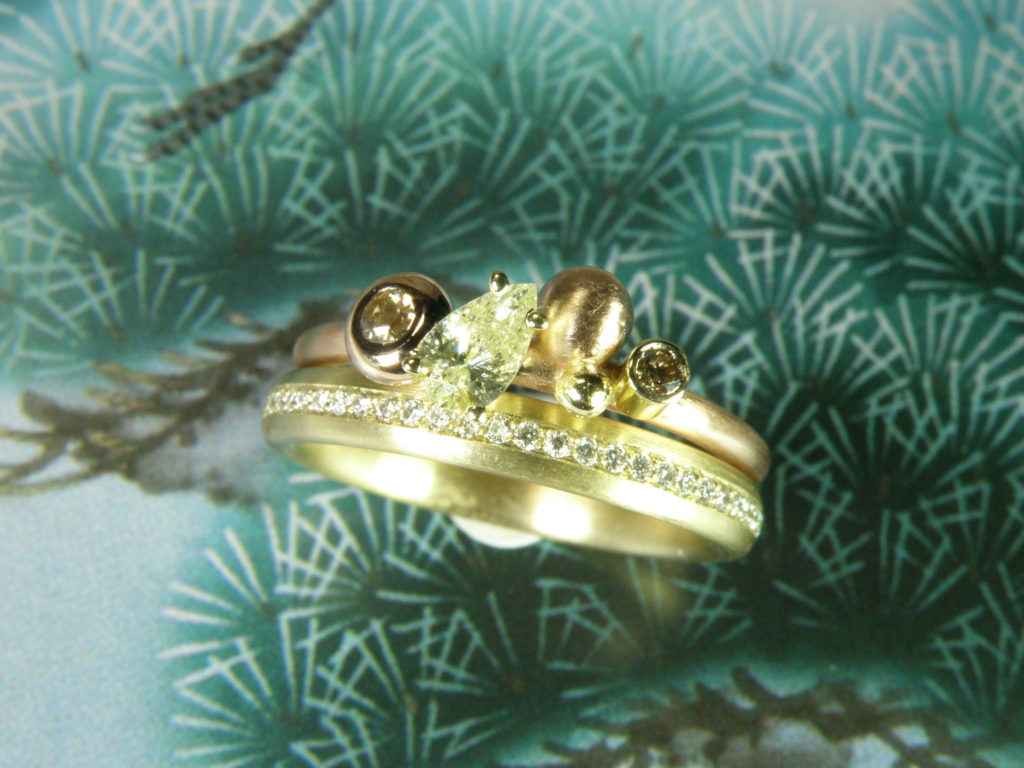 Eternity ring eeuwigheidsring pavé diamant briljant huwelijksjubileum zo veel jaar getrouwd gouden diamanten huwelijk