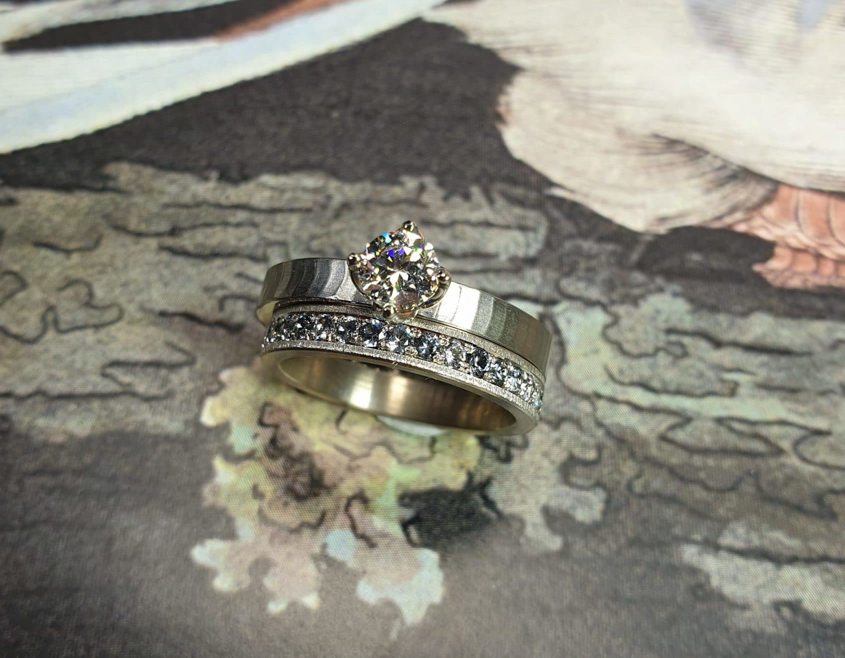 Palladium white gold rings  ‘Japonais’ with a 0,50 ct brilliant cut diamond & ‘Ton sur Ton’ with a mix of different blue tones of Spinel, pavé set all around.