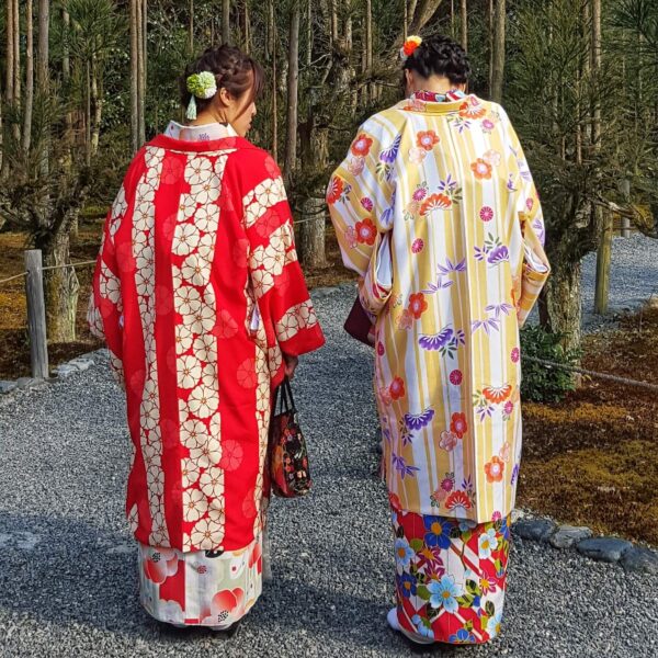 Dames in kimono in Kyoto. Inspiratie voor de Japonais collectie Oogst Amsterdam