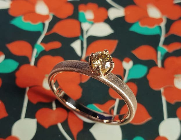 gouden verlovingsring * eenvoud & diamant * maatwerk voor ibrahima