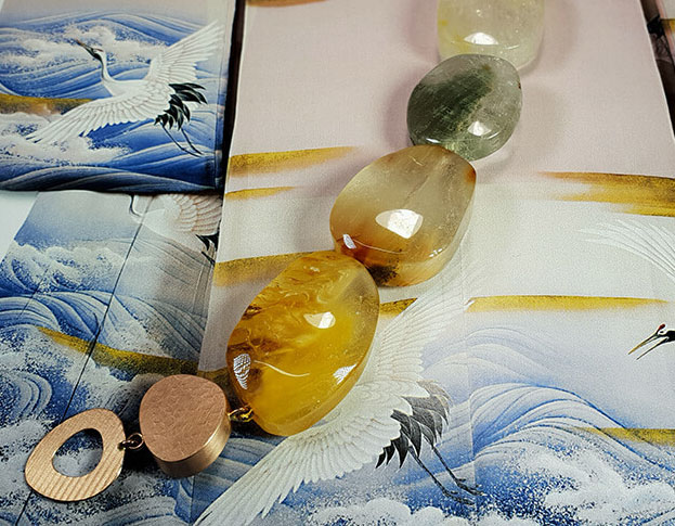 Rutiel kwarts armband met roodgouden kei sluiting. Rutile quartz bracelet with rose gold rock clasp. Oogst goudsmid Amsterdam