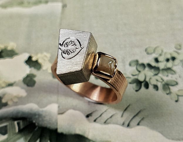 Ring Japonais Roodgouden ring met witgouden Torii en handgravure met natural diamant. Rosegold ring with white gold box and hand engraving. With a natural diamond. Oogst edelsmid Amsterdam