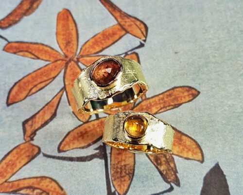 Geelgouden ringen Erosie met toermalijn en citrien. Yellow gold rings Erosion with tourmaline and citrine. Oogst goudsmid Amsterdam