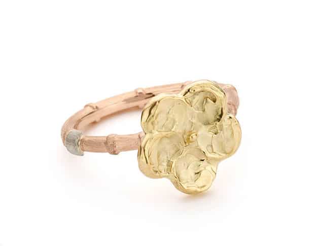 Roodgouden bamboe ring met geelgouden kamon.