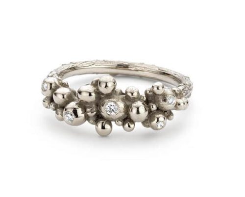 Witgouden Bessen ring met diamanten. White golden 'Berries' ring with diamonds. Oogst Amsterdam.
