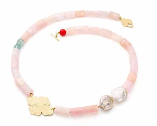 Blog geboortesieraden, geboortestenen, maandstenen en dierenriemstenen. Handgemaakte sieraden met geboortestenen uit het Oogst atelier in Amsterdam. Morganiet collier met parels.
