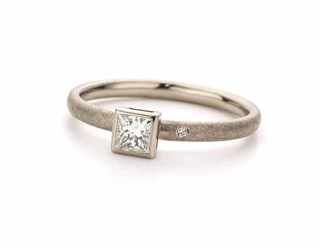 Witgouden diamant ring carré diamant. Oogst goudsmeden Amsterdam.