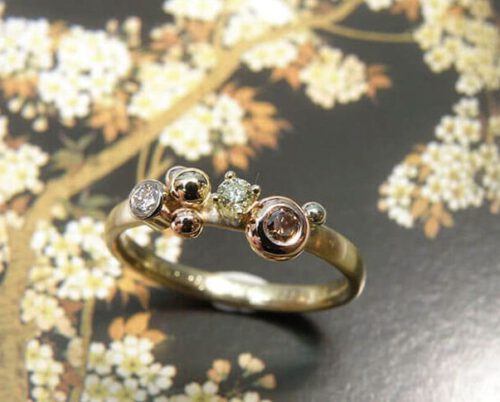 Ring 'Verzameling' mooie mix aan diamanten en besjes toegevoegd aan eigen ring. Ring 'Cluster' a lovely mix of diamonds and berries added to her own ring. Oogst ontwerp & creatie Amsterdam