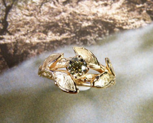 Roségouden verlovingsring Blaadjes met 0,40 ct cape diamant. Rosé gold engagement ring with 0,40 ct brilliant cut diamond cape. Leafs. Created by Oogst amsterdam. Blog alles over verlovingsringen.