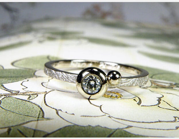 Witgouden ring Boleet met diamant. Oogst Goudsmid Amsterdam