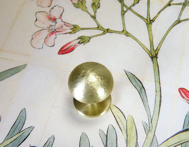 Geelgouden manchetknopen. Assieraad. Yellow gold cufflinks. Remembrance jewel. Oogst goudsmid Amsterdam