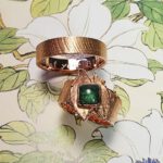 trouwringen ‘Erosie & Linnen’. Wedding rings 'Erosion' & 'Linnen'. Uit het Oogst atelier Amsterdam.
