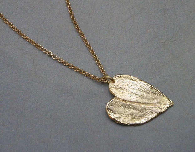 Geelgouden hanger Blad in hart vorm. Oogst goudsmid Amsterdam