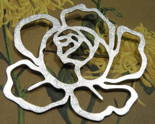 Zilveren broche roos, geboortesieraad. Silver brooch Rose. Birth present. Oogst ontwerp & creatie