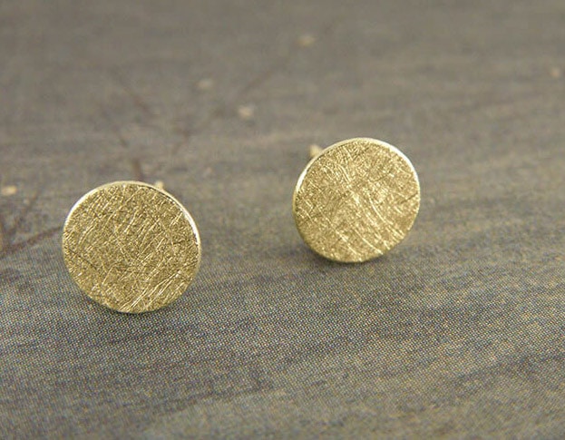 Yellow gold ear studs 'Circle'. Oogst goldsmith Amsterdam