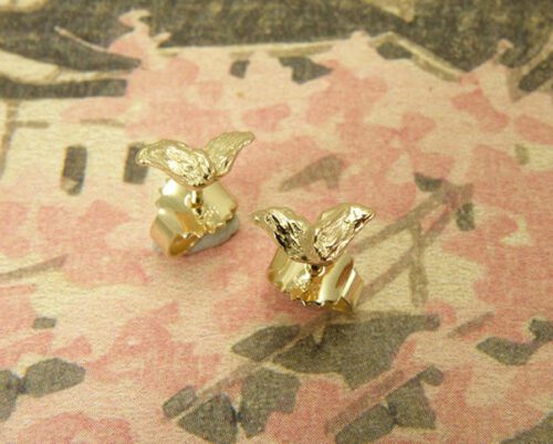 Geelgouden vleugeltjes oorsieraden. Bruidssieraden. Oogst Amsterdam. Yellow gold Wings earstuds. Bridal jewellery.