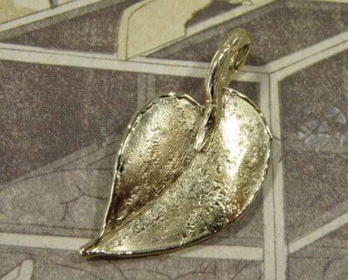 Bladhanger gemaakt van oud goud.
