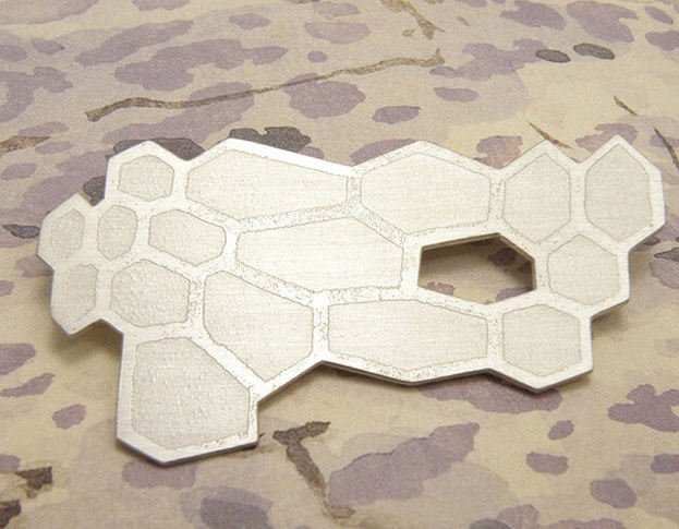 Silver honeycomb brooch. Oogst goldsmith in Amsterdam.