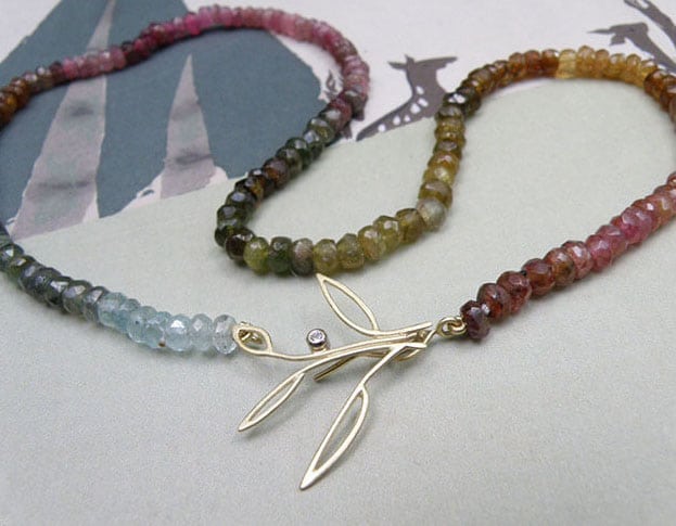 Toermalijn met geelgouden takjes. Tourmaline necklace with yellow gold twigs. Oogst Amsterdam