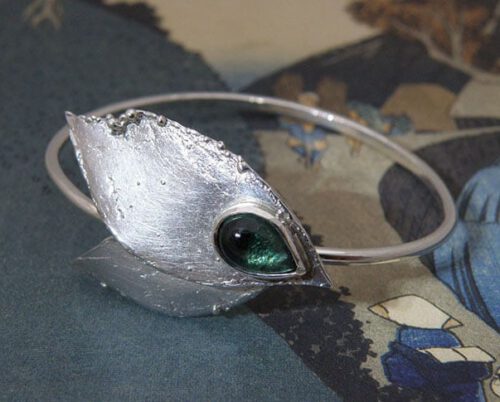Zilveren armband Blaadjes met groene toermalijn. Silver bracelet Leafs with a green tourmaline. Oogst goudsmid Amsterdam