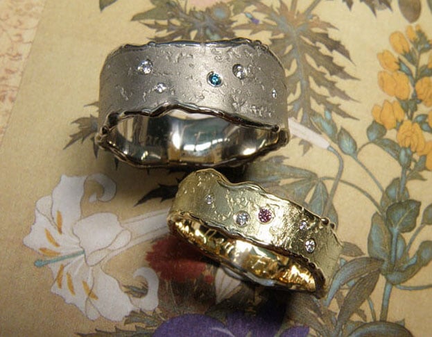 Handmade wedding rings Erosion. White gold ring with diamonds. Yellow gold ring with diamonds. Oogst goldsmith Amsterdam.