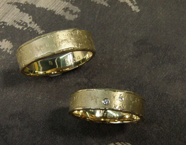 Handmade wedding rings Erosion. Yellow gold ring with diamonds. Yellow gold ring. Oogst goldsmith Amsterdam.