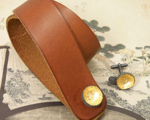Zilveren manchetknopen eikendopjes met bladgoud. Uit het Oogst atelier.