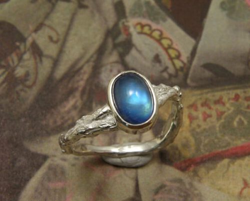 Zilveren Boomgaard ring met maansteen. Ring Orchard. Silver with moonstone. Oogst goudsmid Amsterdam