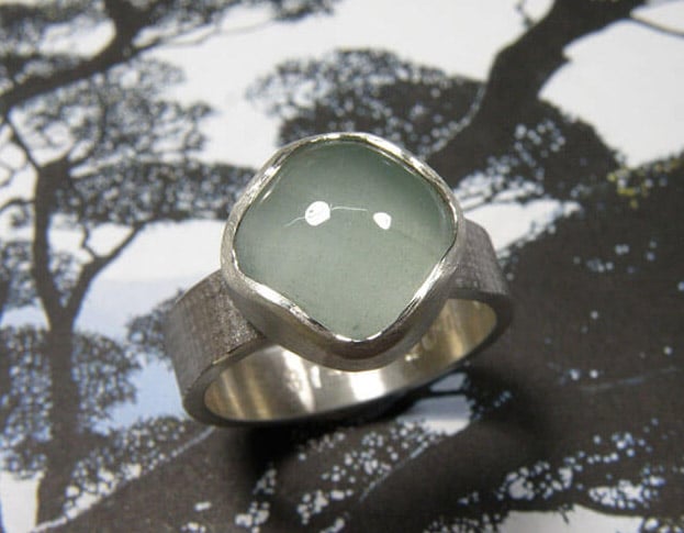 Zilveren ring 'Linnen' met aquamarijn. Silver ring 'Linen' with aquamarine. Oogst goudsmid Amsterdam