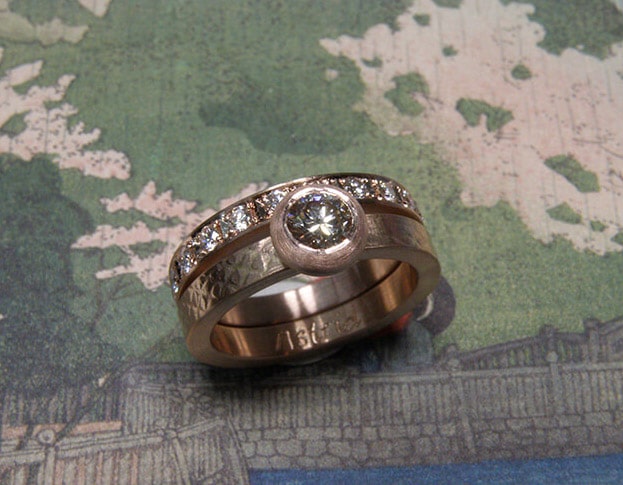 Aanschuifringen 'Boleet' roodgouden ring met structuur en diamant uit een erfstuk, roodgouden ring met rondom diamanten uit een erfstuk. Stack rings ‘Boletus’ rose golden ring with structure and heirloom diamond, rose golden ring with heirloom diamonds all around. Oogst goudsmeden Amsterdam.
