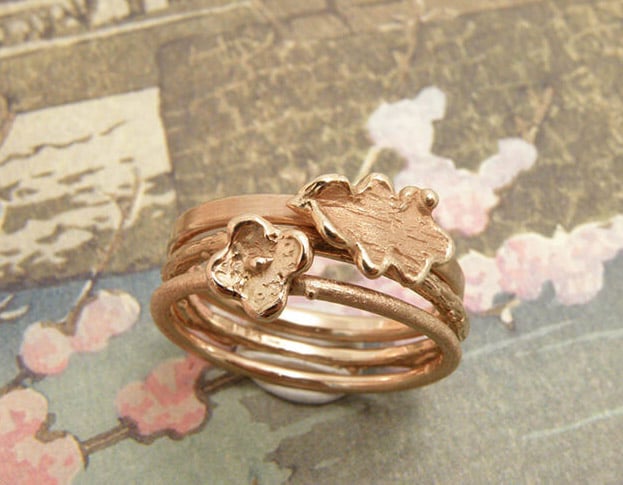 Rose gold 'Oak' ring with a delicate leaf. Rose gold twig ring with flower. Oogst goldsmith Amsterdam