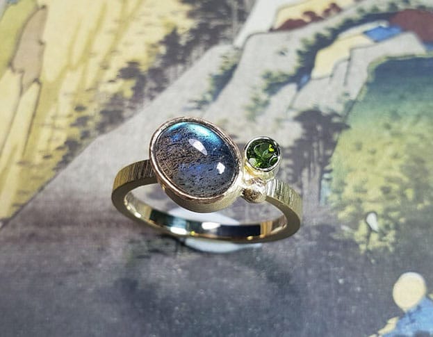 Alles over Labradoriet en handgemaakte sieraden met labradoriet uit het oogst atelier
