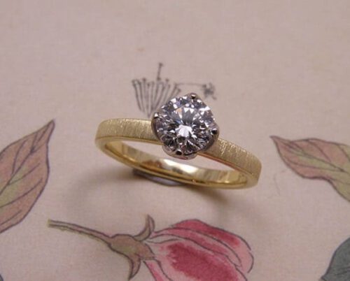 Engagement ring 'Velvet'. Yellow golden ring with round edges, stripey texture and a 0,71 ct diamond. Created in the Oogst studio in Amsterdam.