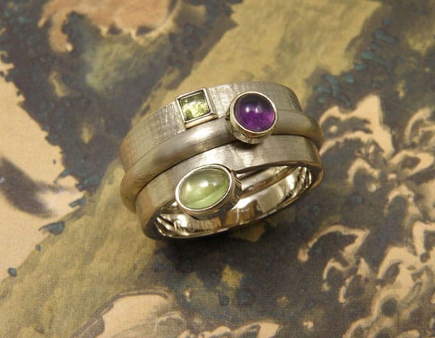 Stack rings white gold with amethyst and peridote. Birth present with birth stones. Oogst goldsmith Amsterdam. Push present. 