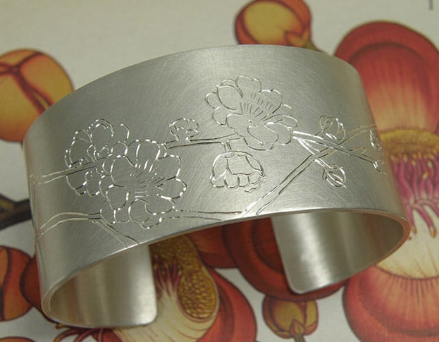 Bracelet silver cuff with hand engraved Japanese cherry blossom. Design by Oogst goldsmith Amsterdam