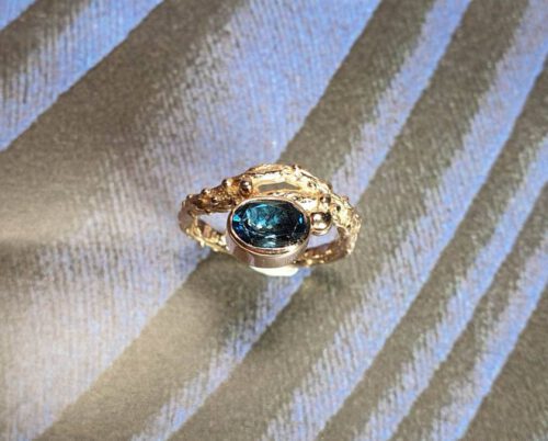 Ring Boomgaard, assieraad, gedenksieraad. Ring Orchard, remembrance jewel, commemorative jewel. Oogst goudsmid Amsterdam