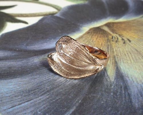 Roségouden ring Blad met diamant. Rosé gold ring Leaf with a diamond.. Oogst goudsmid Amsterdam