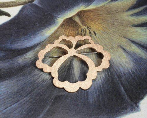Roodgouden speld Japonais. Rose gold brooch Japonais. Oogst goudsmid Amsterdam.