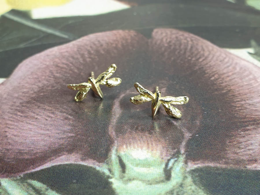 Yellow gold ear stud 'Insects'. Sweet 'Dragonfly' earrings. Design by Oogst goldsmith in Amsterdam