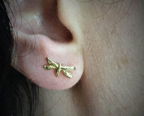 Geelgouden oorsieraden Insecten, libelle. Yellow gold ear stud Insects Dragonfly. Oogst goudsmid Amsterdam