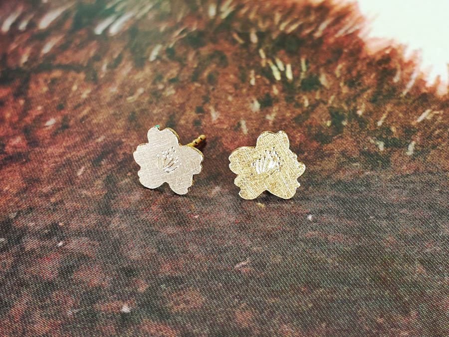 golden ear studs japonais * quince blossom: sold