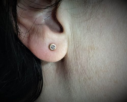 Roodgouden oorsieraden Boleet met diamant. Rose gold ear studs with diamonds Boleet. Oogst goudsmid Amsterdam.