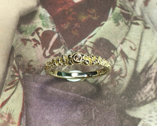 Besjes ring van eigen goud vervaardigd. Ring Berries made from heirloom gold. Oogst goudsmid Amsterdam