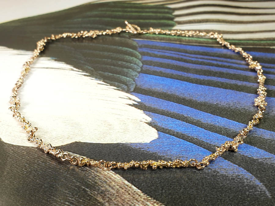 Rose gold necklace 'Berries'. Design by Oogst goldsmith in Amsterdam