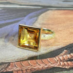 Geelgouden ring Carré met 7,27 ct citrien. Yellow gold ring Carré with a 7,27 ct citrine. Oogst goudsmid Amsterdam.